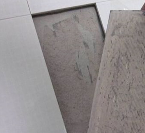 镇江市瓷砖空鼓维修公司分享瓷砖铺贴时如果打浆（即涂抹在瓷砖背面和基层上的砂浆或瓷砖胶）过少，会带来以下问题